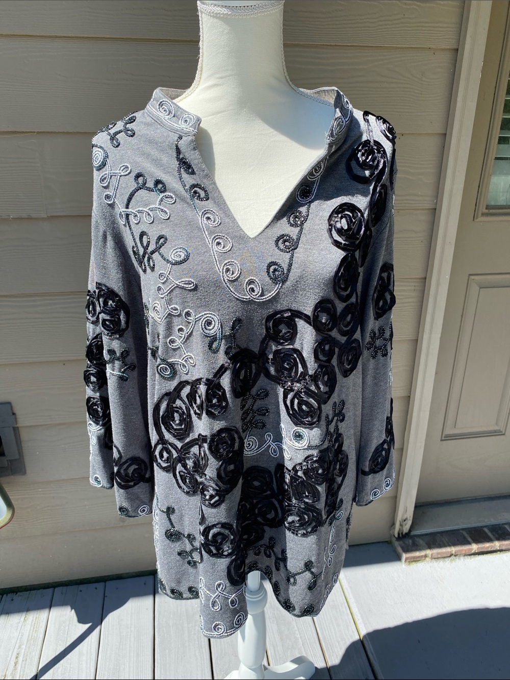 4/$20 3d ribbon embellished top